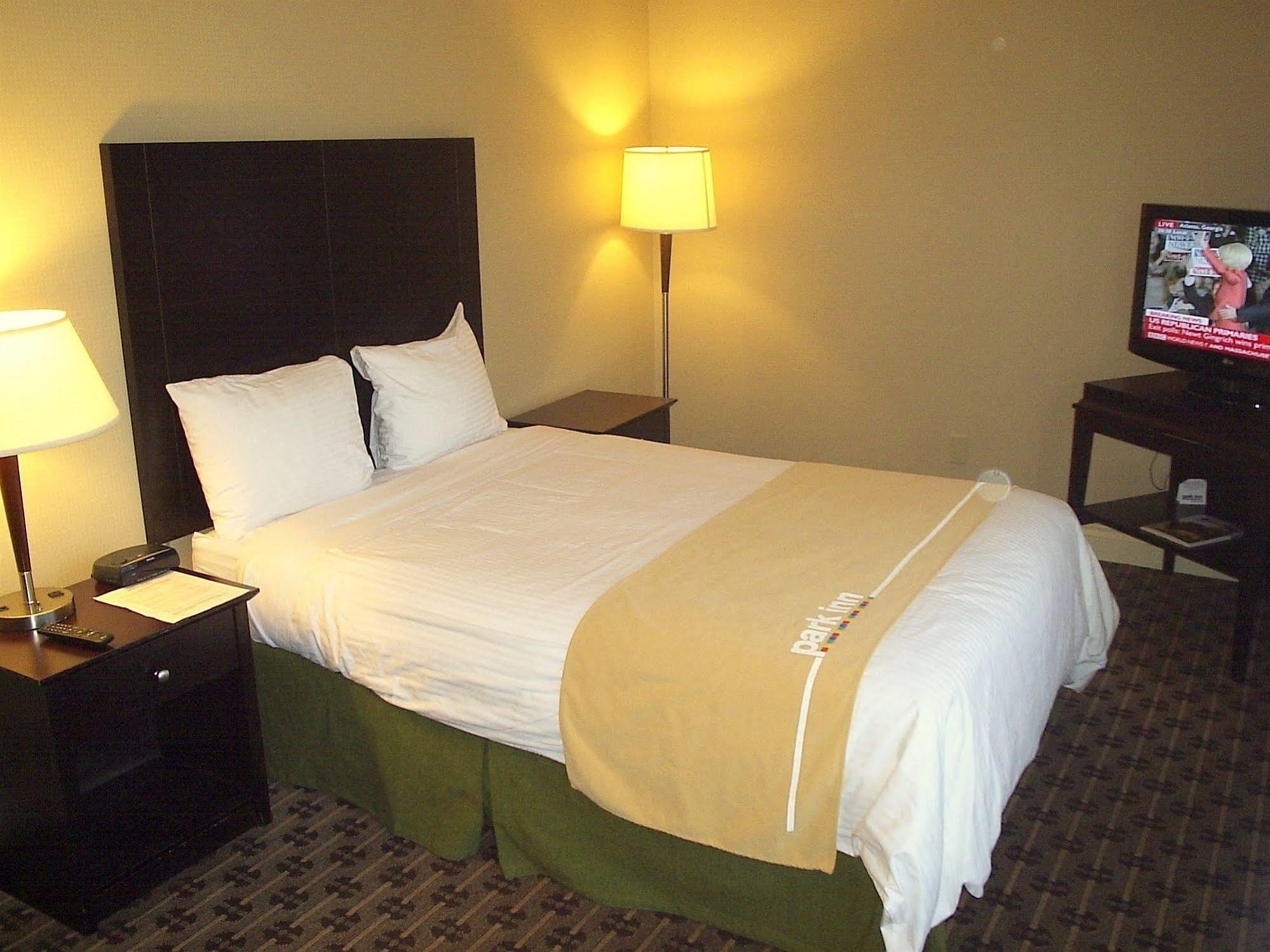 Park Inn & Suites By Radisson Ванкувер Экстерьер фото