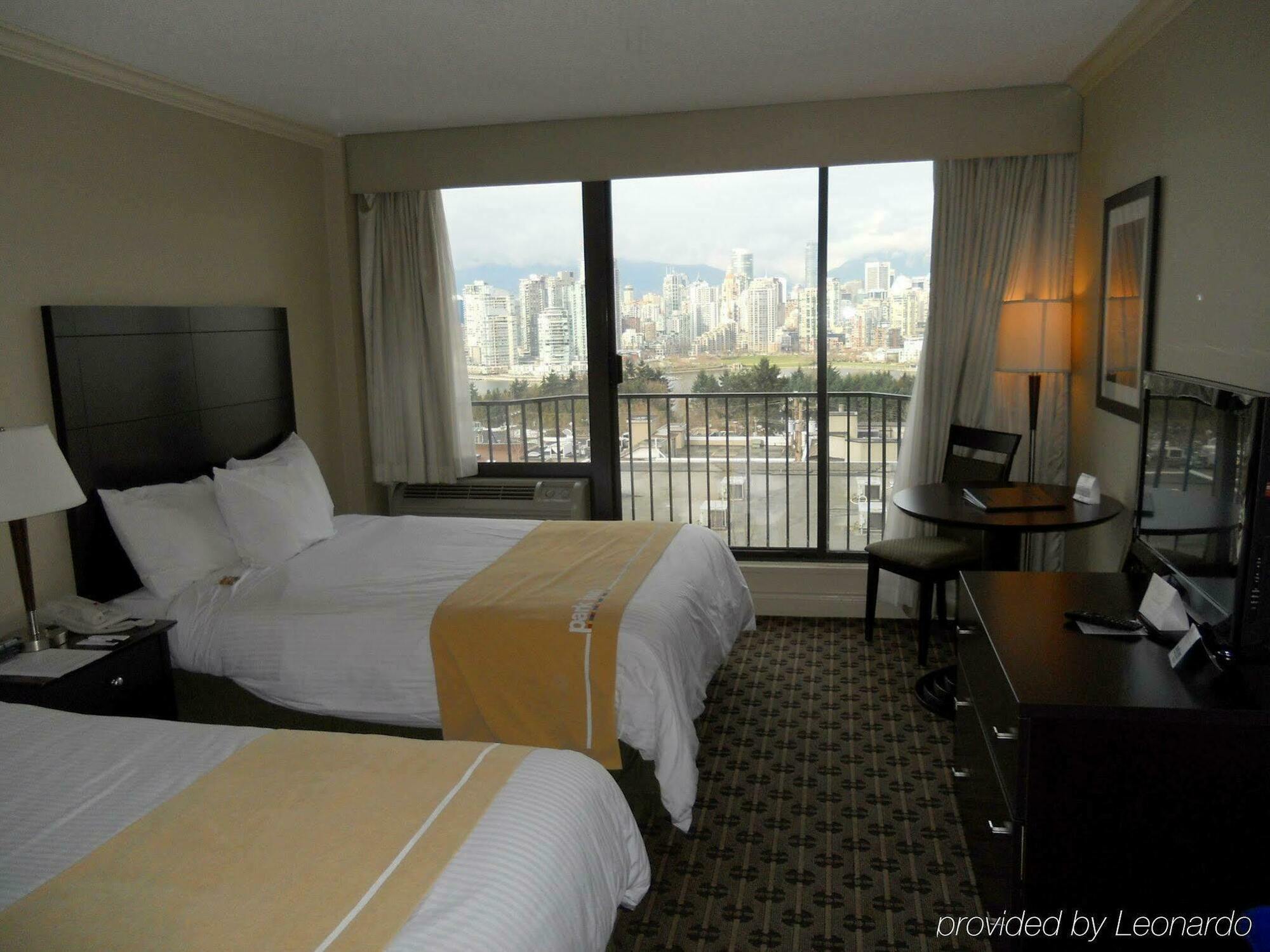Park Inn & Suites By Radisson Ванкувер Экстерьер фото