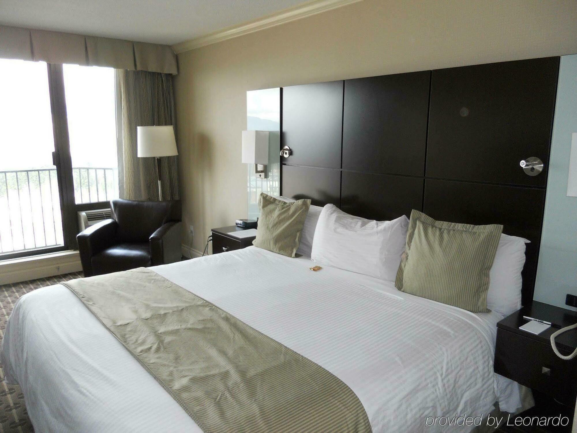 Park Inn & Suites By Radisson Ванкувер Экстерьер фото