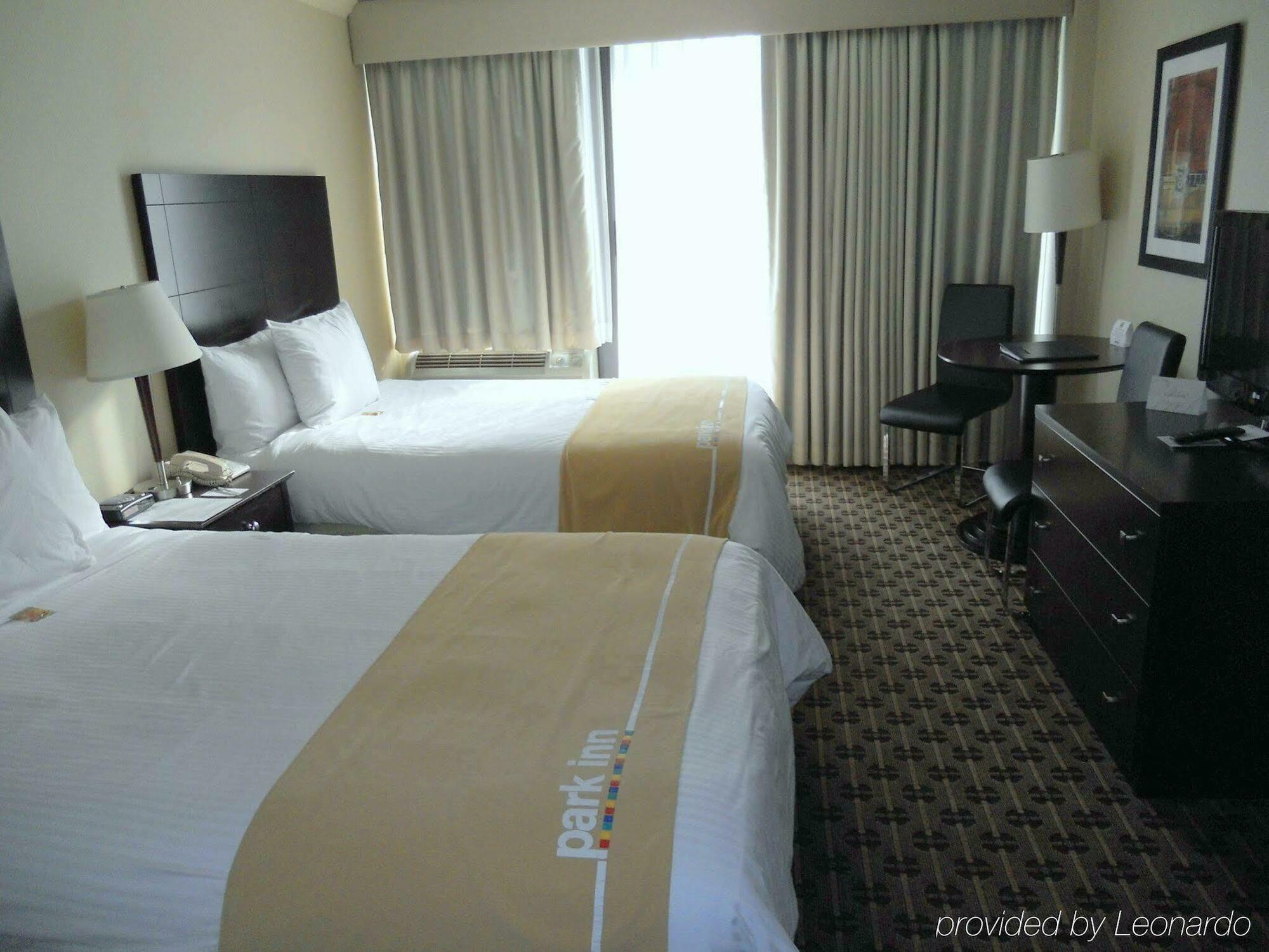 Park Inn & Suites By Radisson Ванкувер Экстерьер фото
