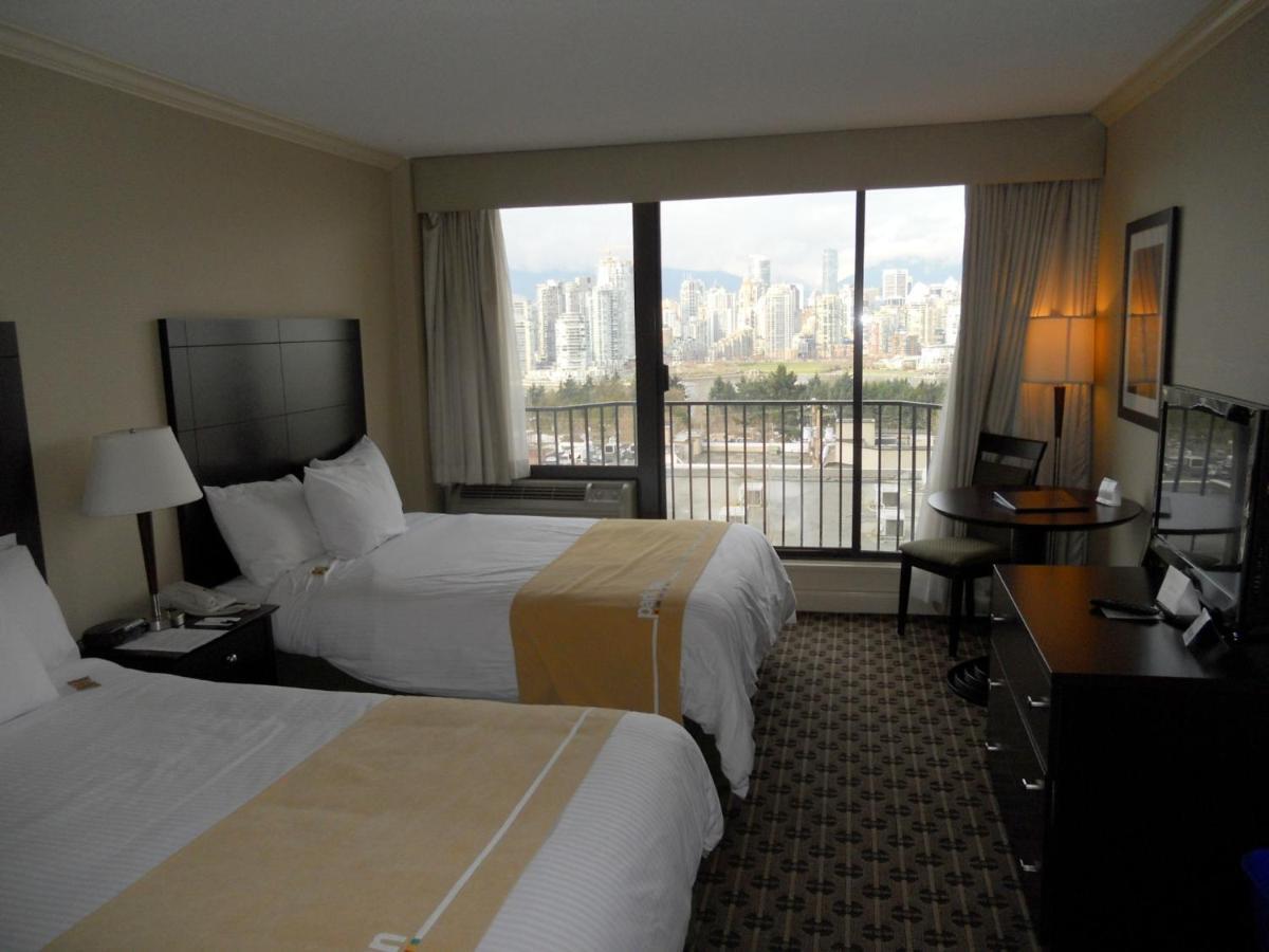 Park Inn & Suites By Radisson Ванкувер Экстерьер фото